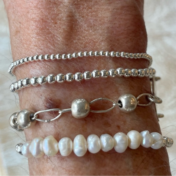 Pearl - Handmade sterling silver bead + freshwater pearl stretch bracelet - Picture 2 of 8